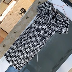 Homeyee Black & White Zipper Back EUC Dress